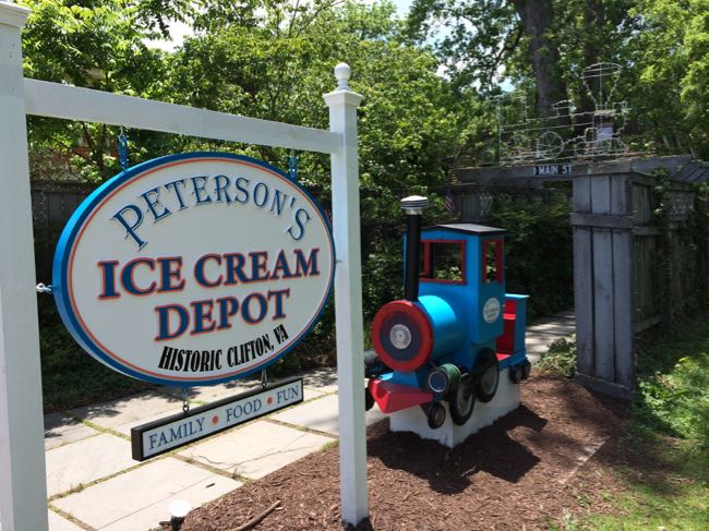 Peterson's Ice Cream Depot in Clifton