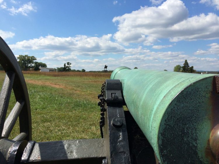 Cannon and Stonewall Jackson statue at Manassas Battlefield