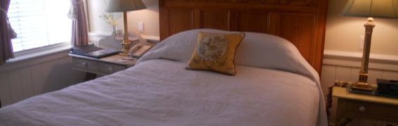 8 Great Overnight Getaways In and Near Northern Virginia Keswick Hall bedroom,