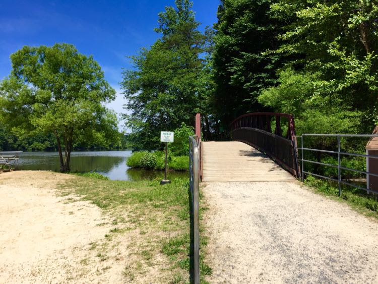 The trails near the marina at Lake Accotink Park are stroller-friendly