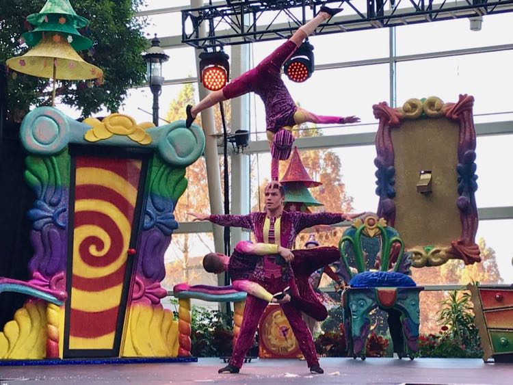 Cirque Dreams Unwrapped Acrobats at Gaylord National Harbor