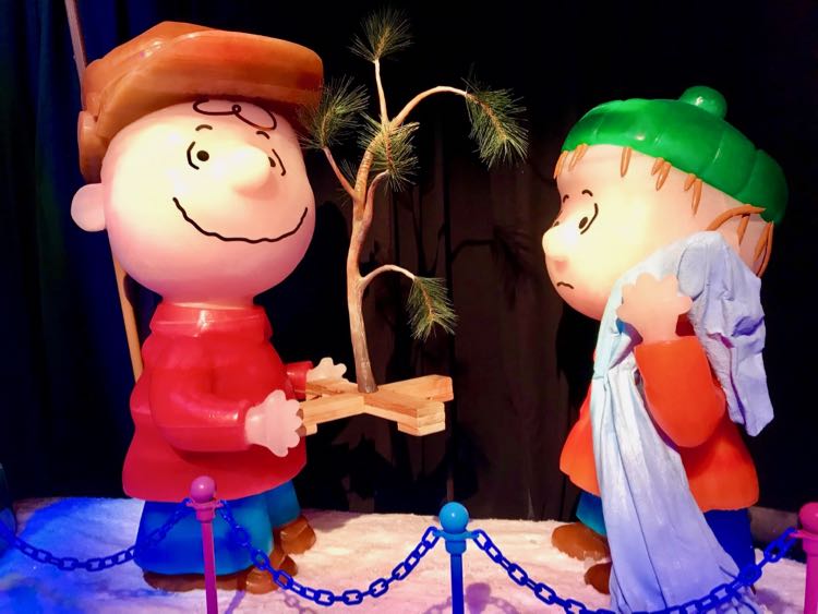 Charlie and Linus ice sculptures at ICE! 2018