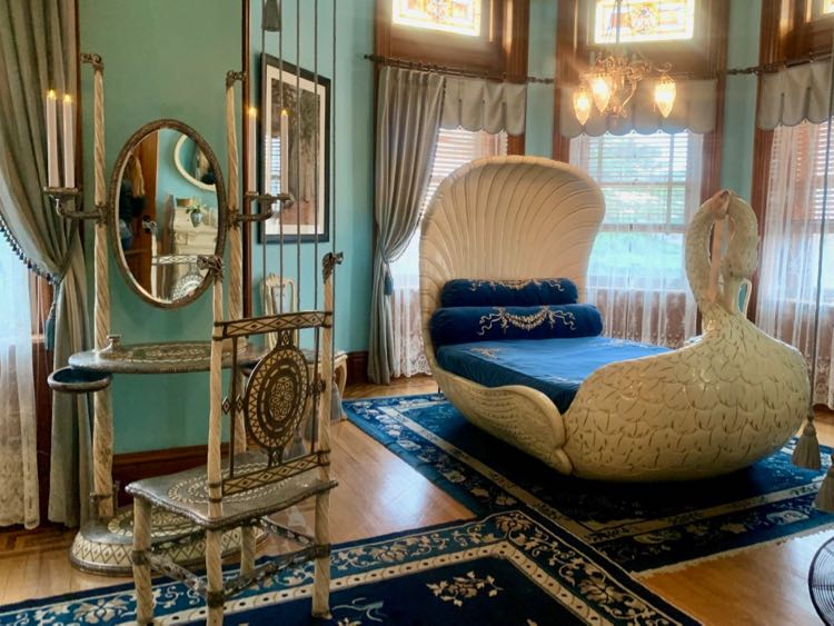 Elaborately decorated swan bedroom at Maymont