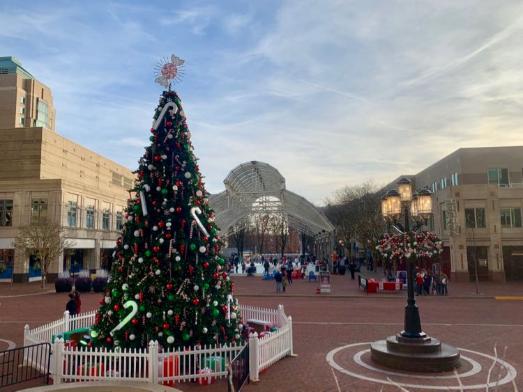 Reston Town Center holiday decorations