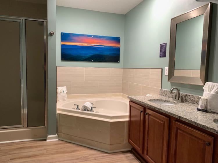 Jacuzzi tub in the Summit Hillside condo