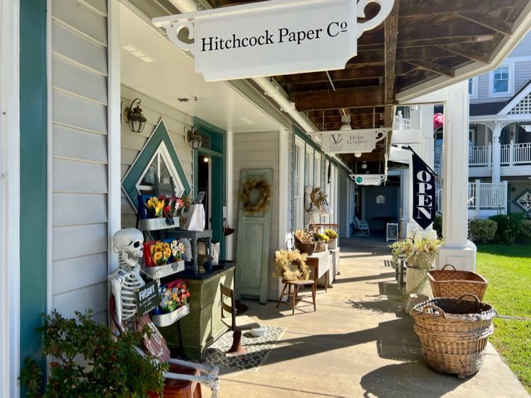 Hitchcock Paper Company is a local shop in Occoquan Virginia