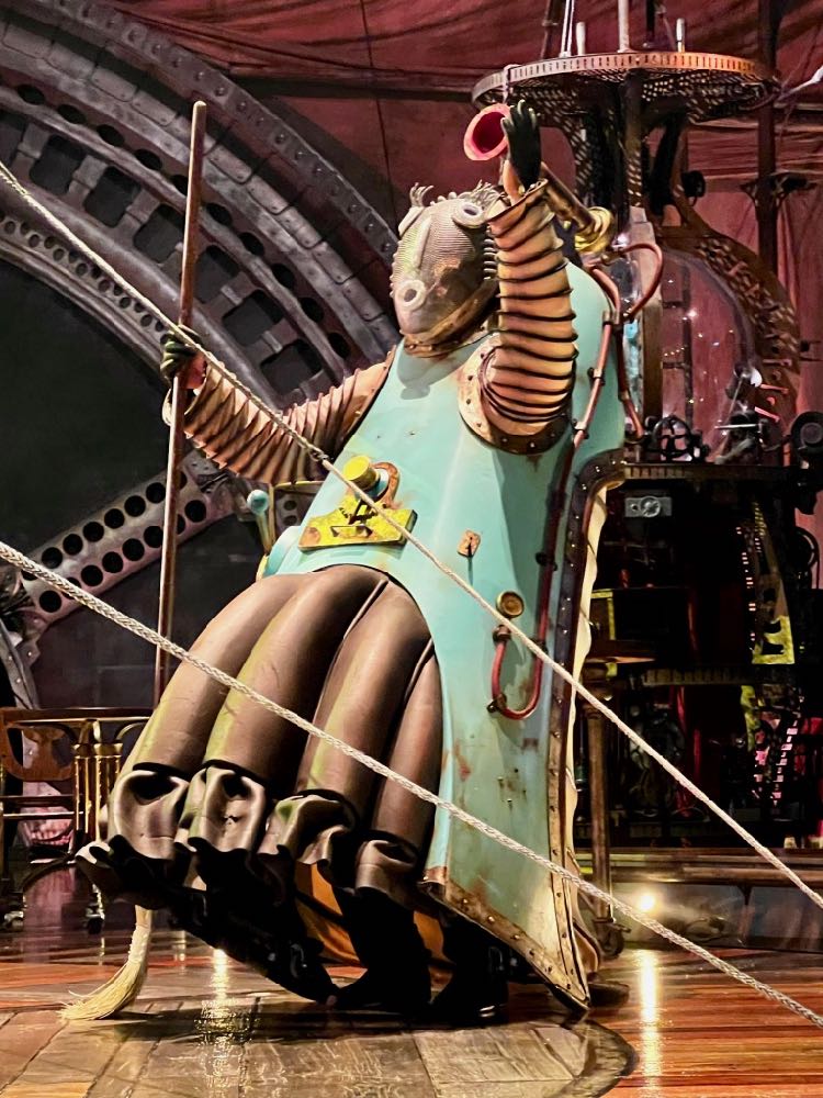 A weird but colorful robot in Kurios