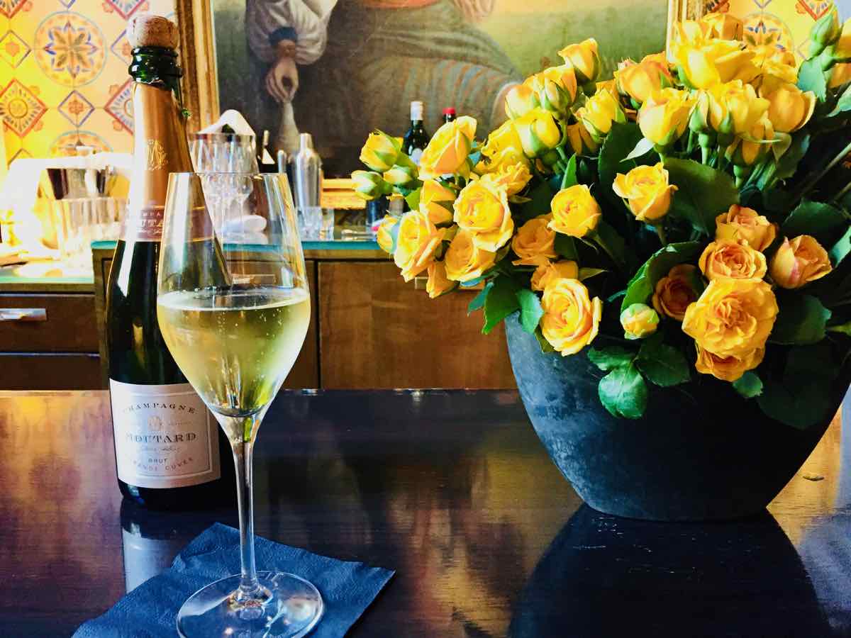 Champagne and Flowers Greet Guests: Romantic Weekend Getaways from Washington DC