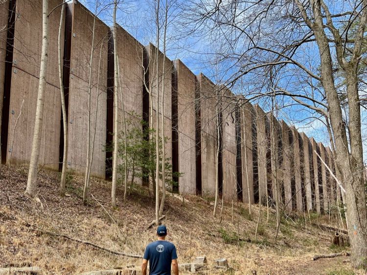 Highway wall Wolf Trap Trail