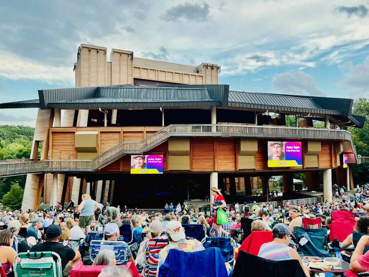 Wolf Trap Holiday Sing-A-Long From Home