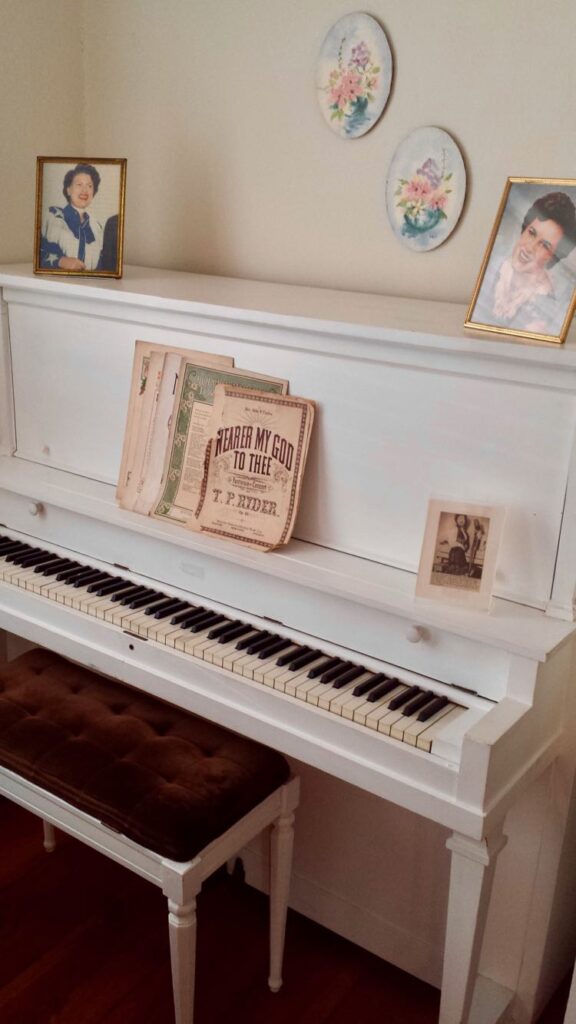 Piano at the Patsy Cline Historic House in Winchester VA