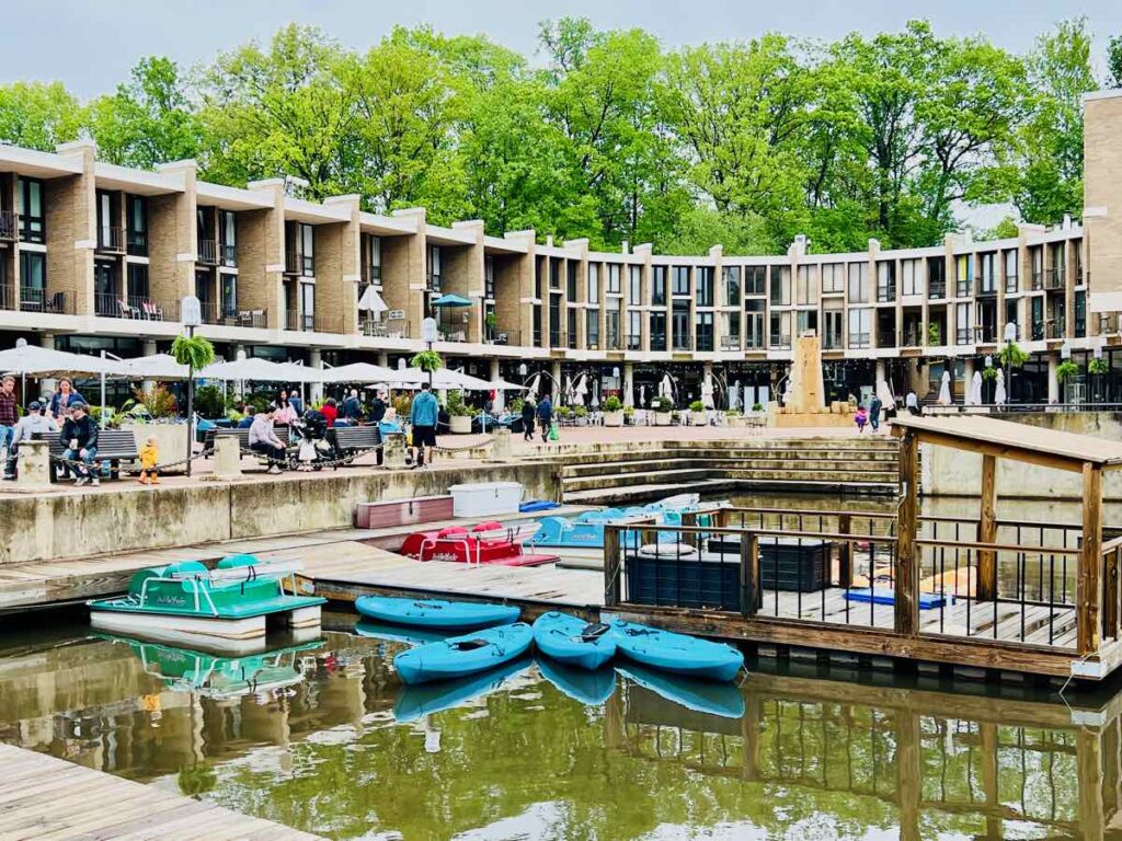 Lake Anne Plaza Boat Rentals in Reston VA