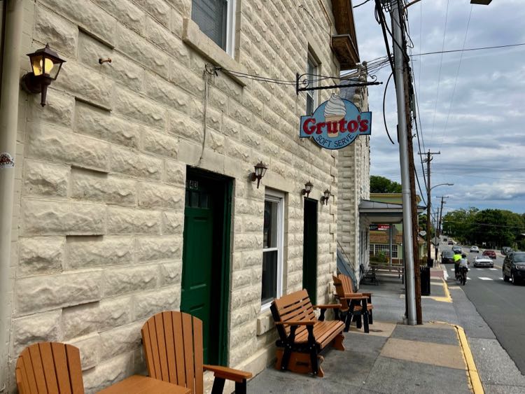 Grutos Ice Cream Shop in Purcellville VA