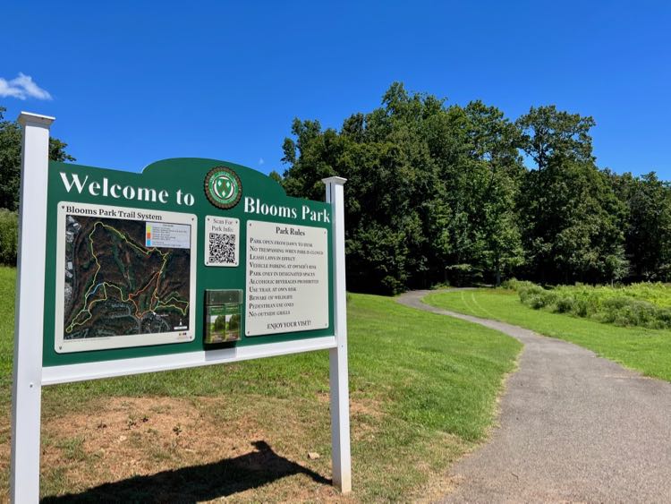 Blooms Park trailhead sign