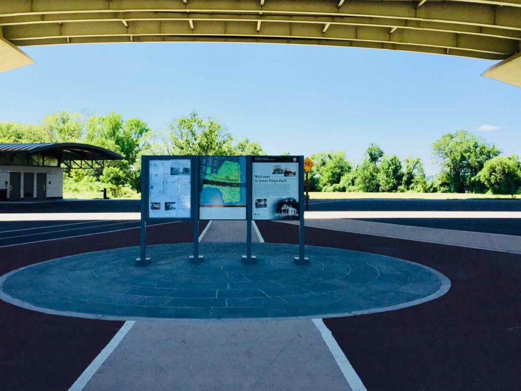 Jones Point Park Orientation Signs