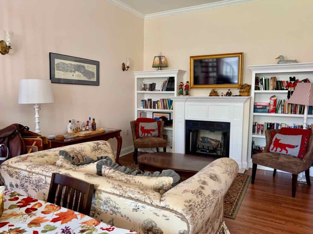 Windswept Inn Cottage Living Room