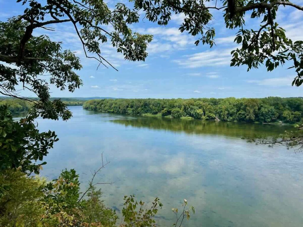 Red Rock Overlook Park View of the Potomac River in Leesburg Virginia