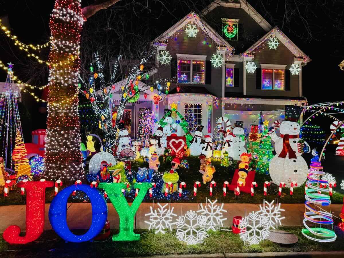 Holiday Lights in the Northern Virginia DC Area 2023